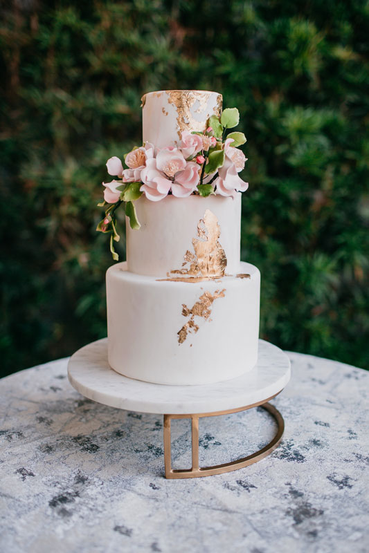 gold cake, white, flowers