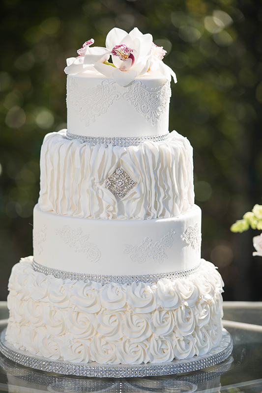 White Romance, wedding cake, cake swing