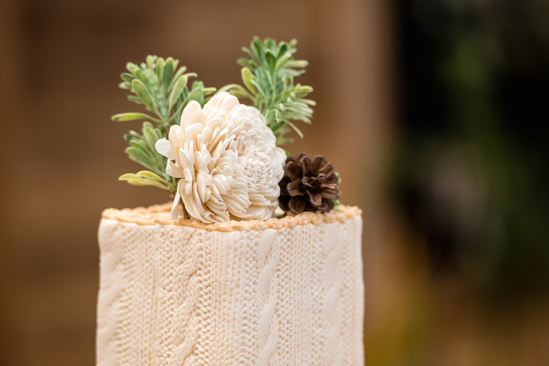 Wedding cake, pine cone, cable knit