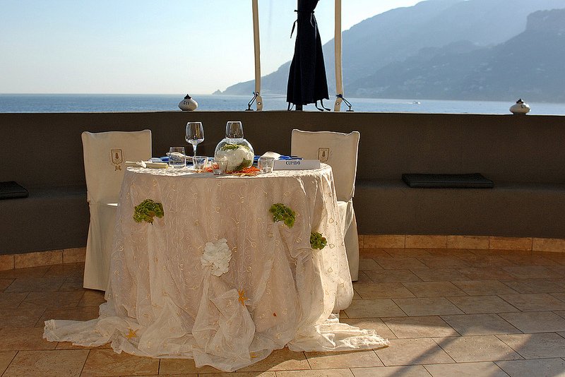 Sweetheart table, Amalfi Coast