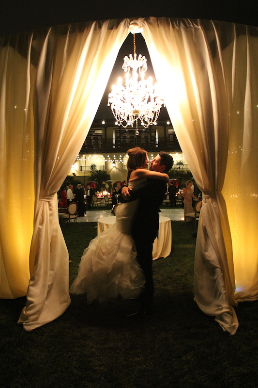 bride, groom, chandelier