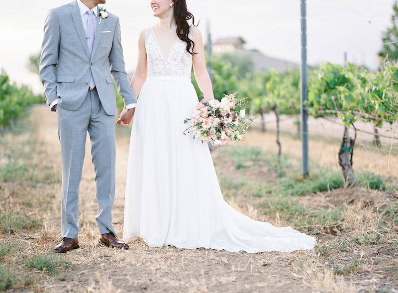 bride, groom, bouquet, grapevines