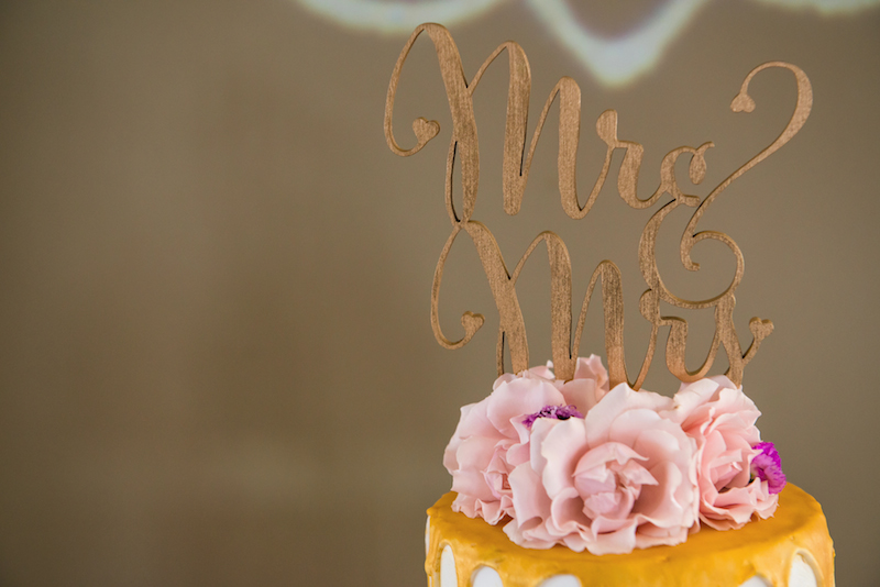 wedding cake topper Mr. & Mrs.