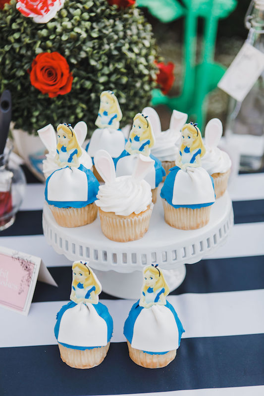 Mad Hatter Tea Party, Alice in Wonderland cupcakes