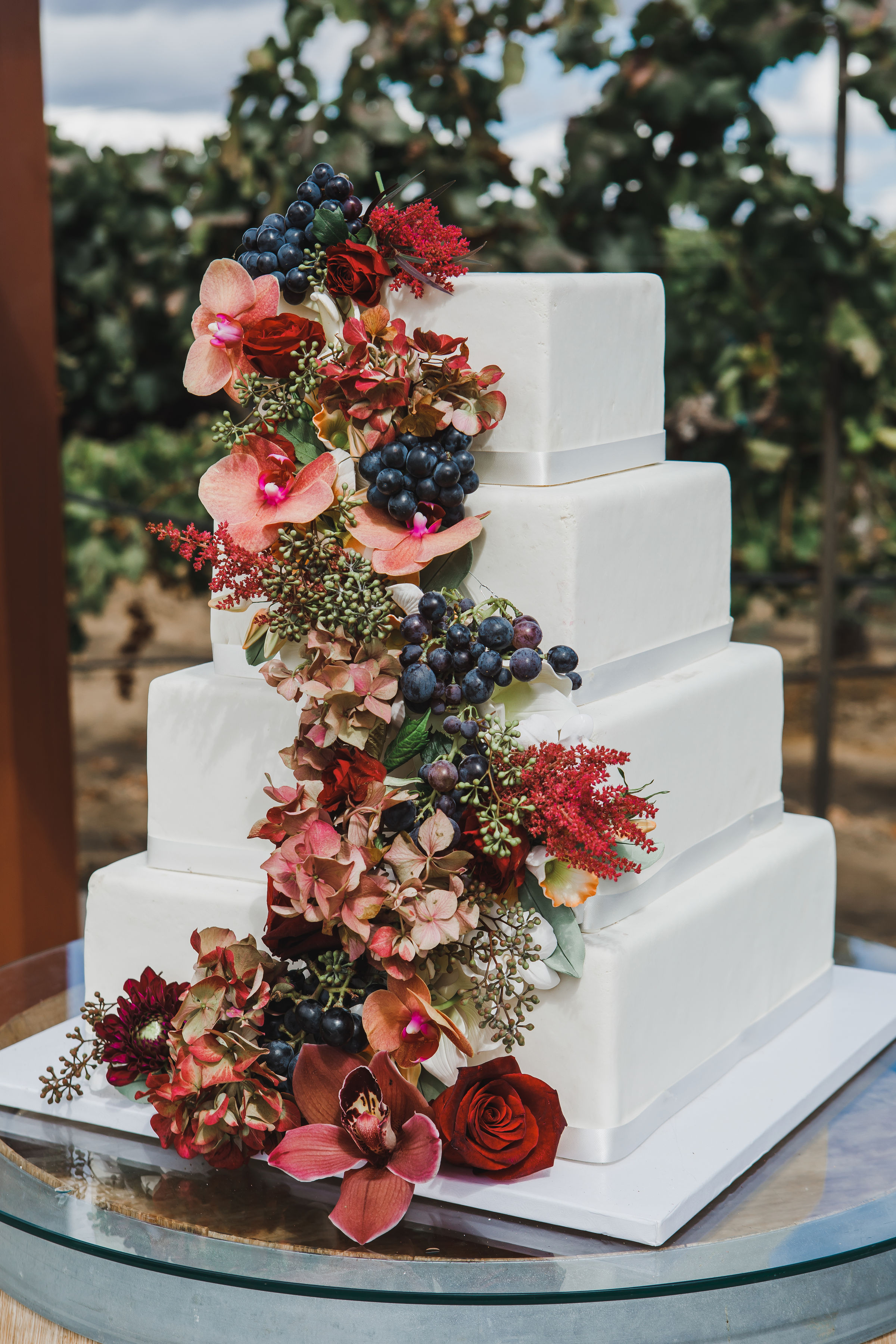 winery wedding, wedding cake, square cake, grapes
