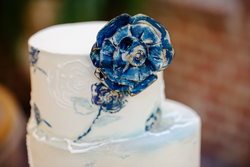 wedding cake, humming bird, flower