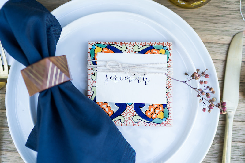 place setting, plate, napkin, place card