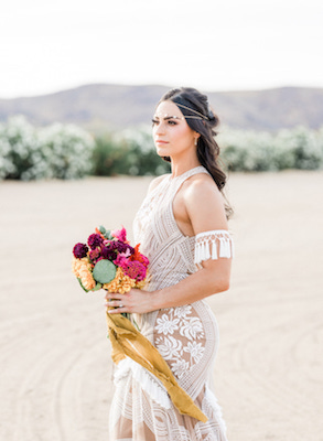 bride, wedding dress, desert, bouquet