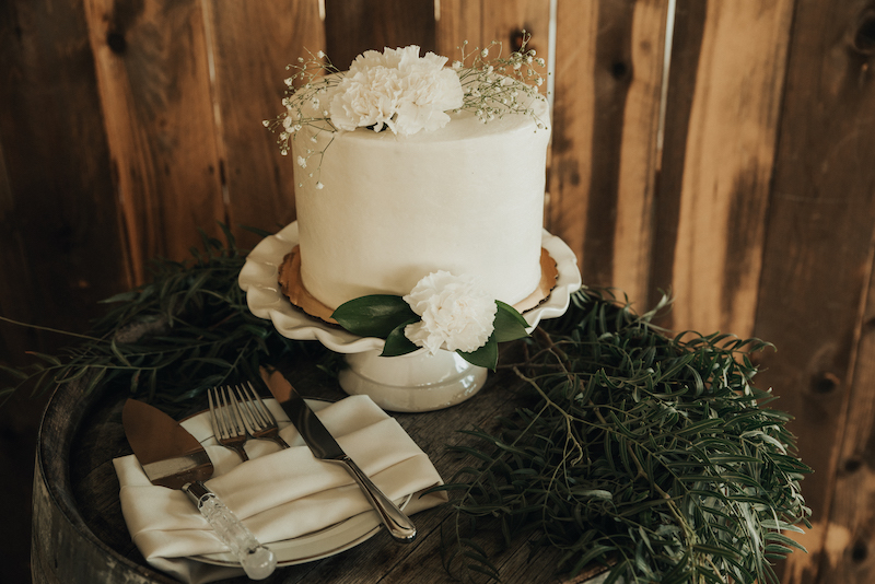 wedding cake, white cake