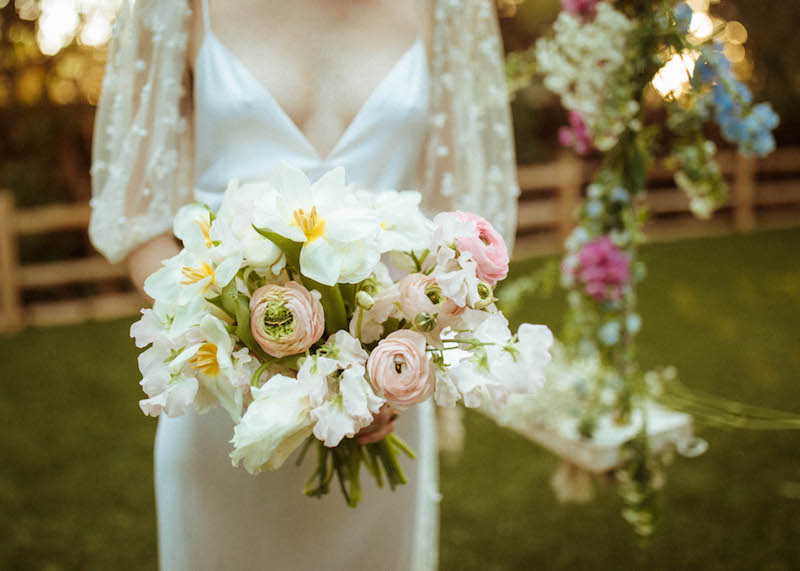 bride, wedding dress, bridal bouquet