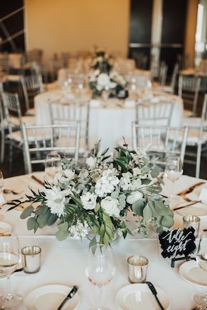 tablescape, table setting, floral centerpiece
